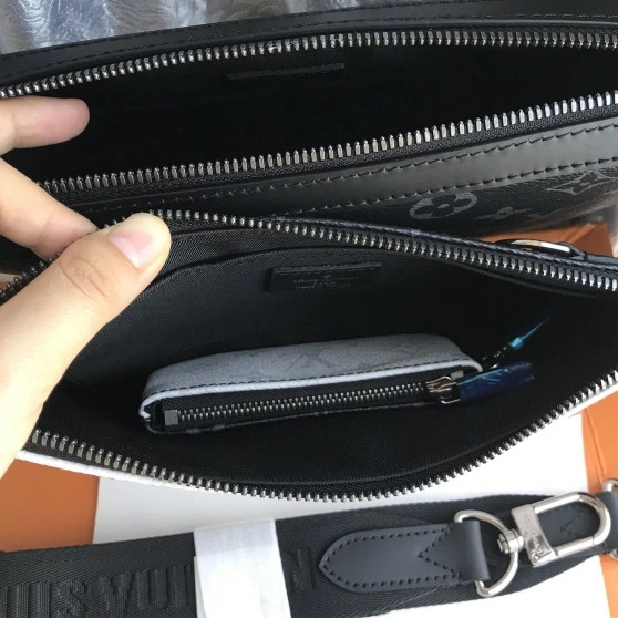 Frstbag ru LOUIS VUITTON DISTRICT 0810
